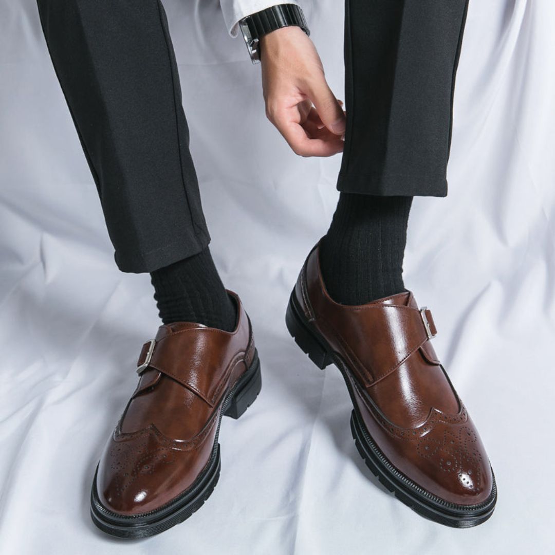 Sapatos Elegantes de Homem em Pele com Biqueira Brogue – Mocassins Formais Slip-On para Negócios