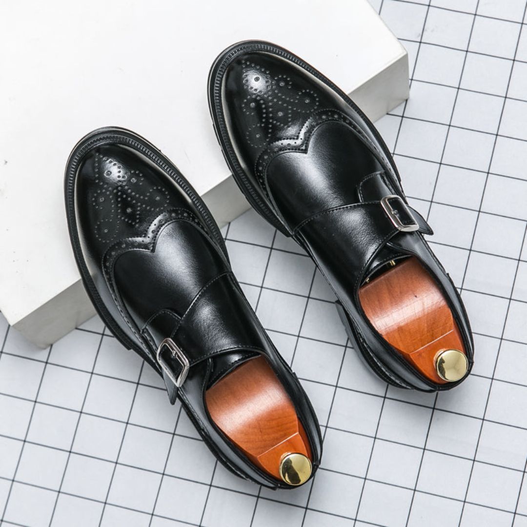 Sapatos Elegantes de Homem em Pele com Biqueira Brogue – Mocassins Formais Slip-On para Negócios