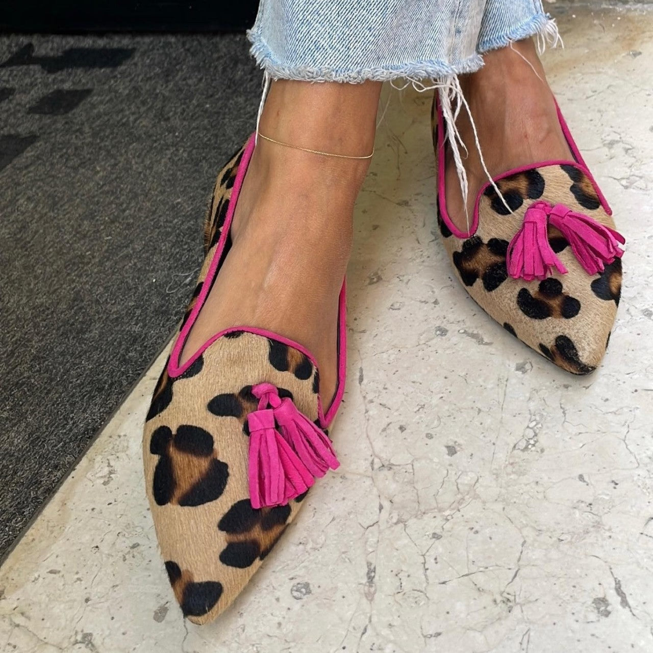 Bailarinas com estampado animalier e franjas chiques - sapatos confortáveis e elegantes