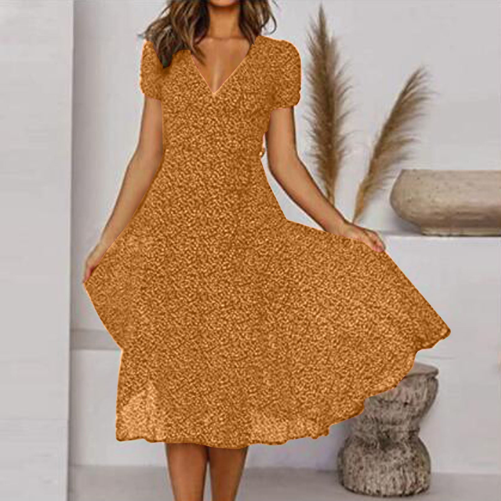 Élégante robe avec décolleté en V à la coupe flatteuse