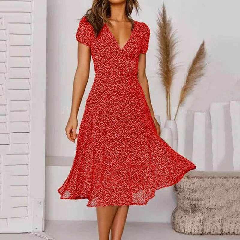 Élégante robe avec décolleté en V à la coupe flatteuse