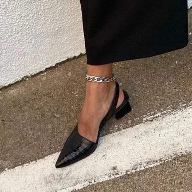 Slingback s výstrihom a špičkou na širokom podpätku
