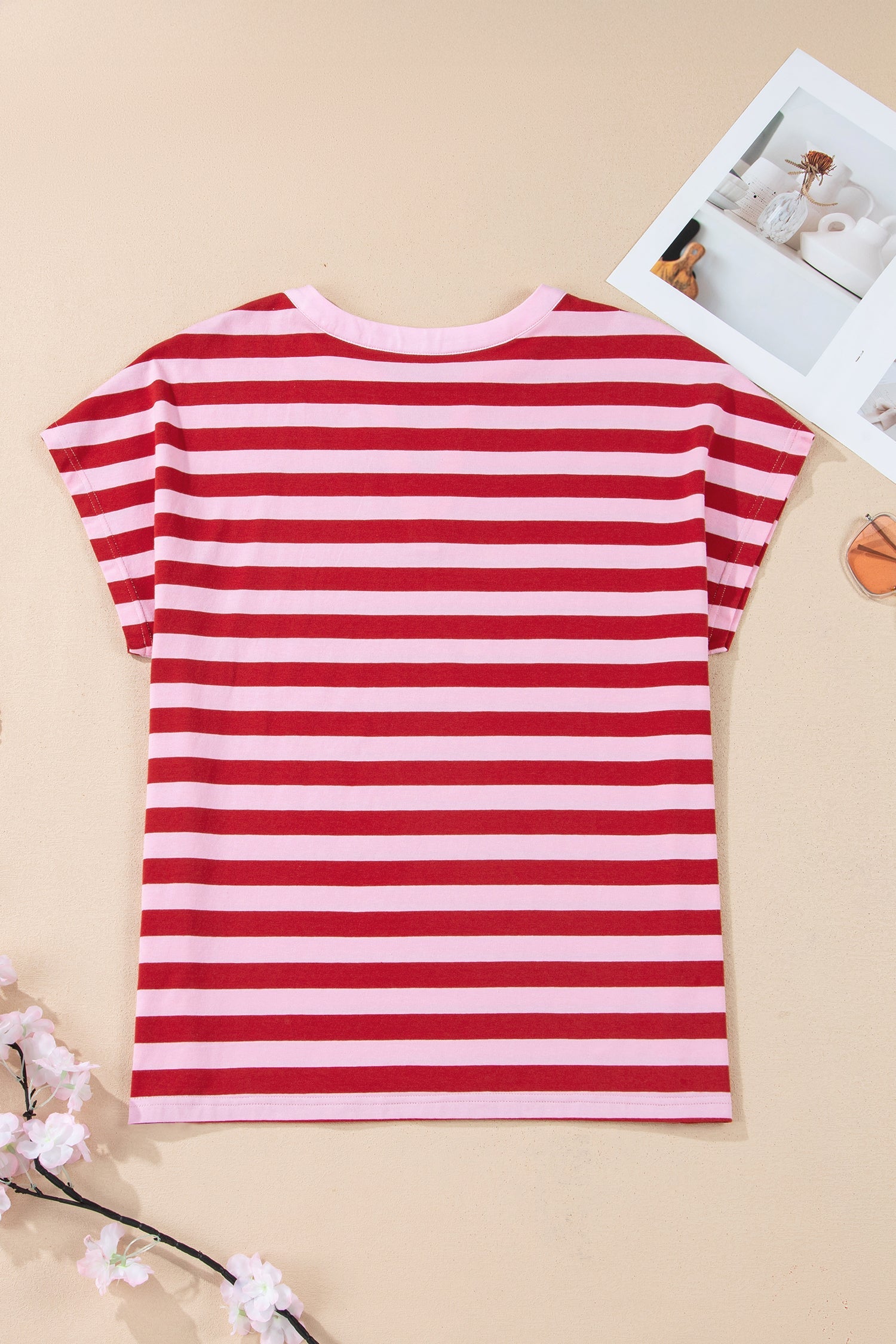 T-shirt décontracté à rayures roses avec col en V