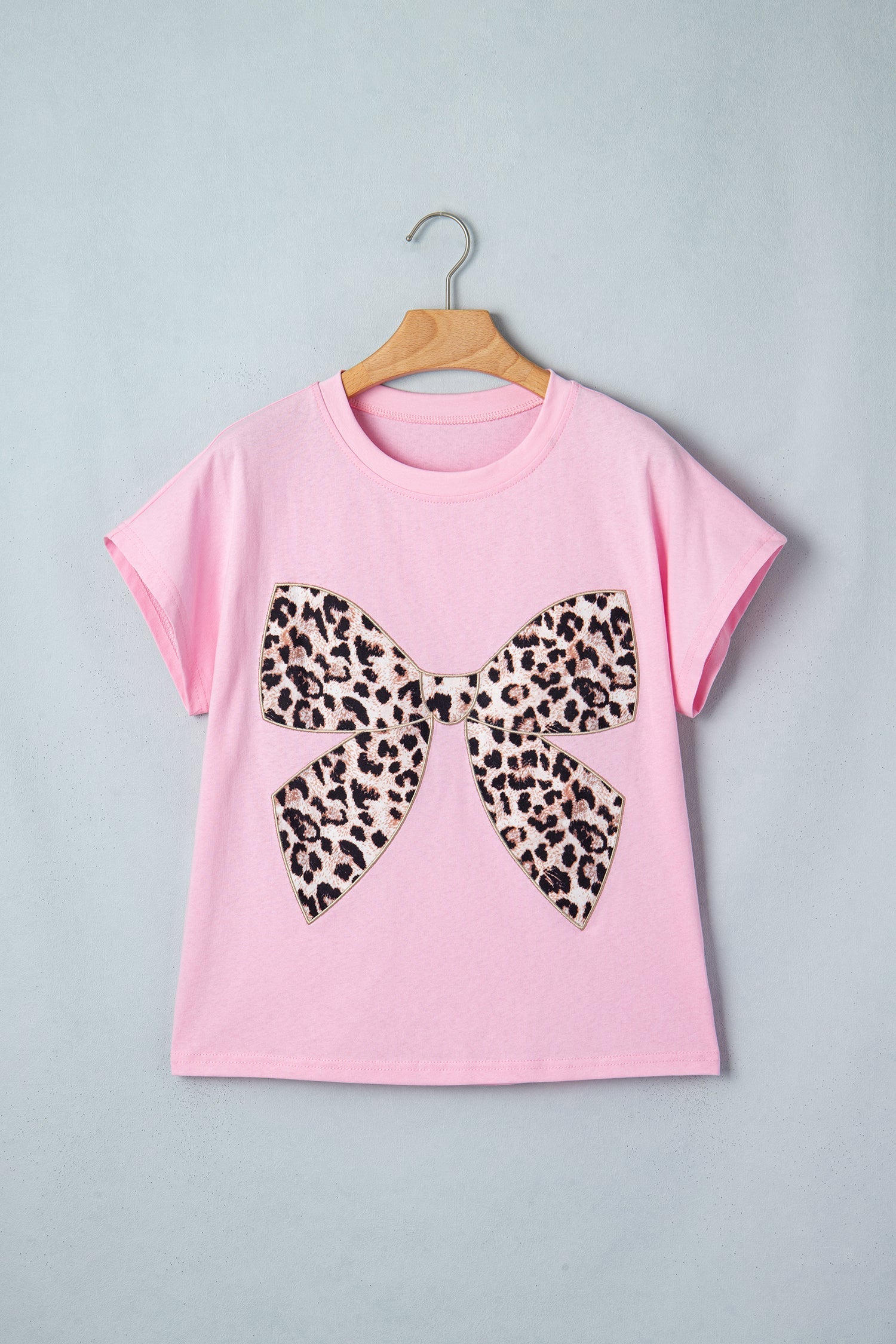 T-shirt in cotone con fiocco leopardato ricamato e girocollo