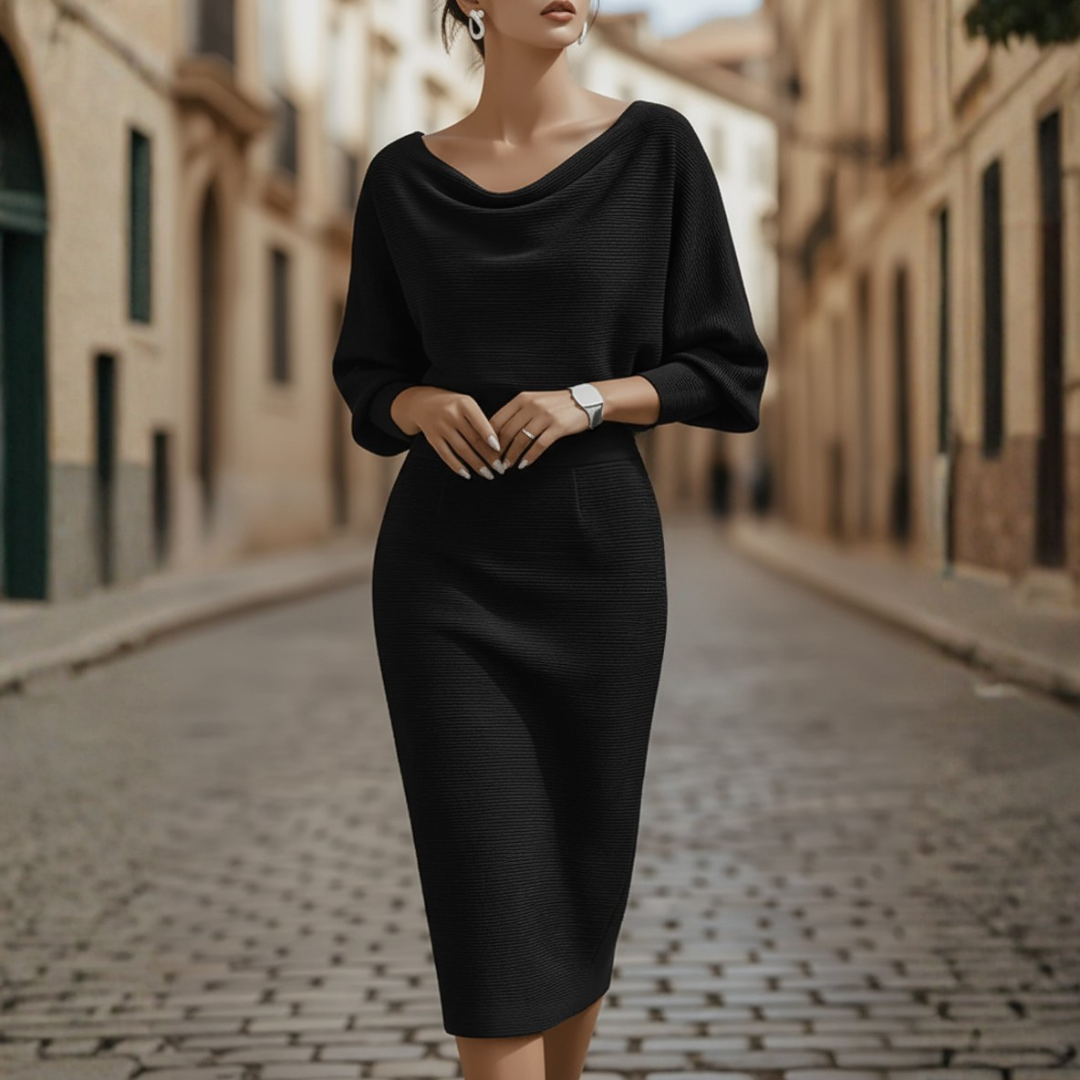 Robe élégante pour femme avec col large en tissu doux