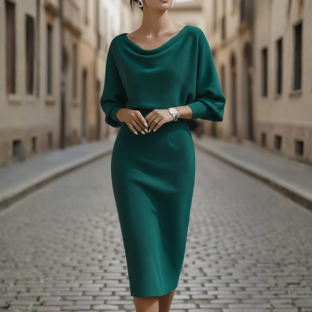 Robe élégante pour femme avec col large en tissu doux