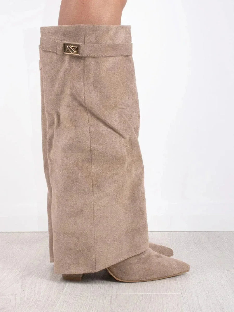 Wysokie damskie kozaki na szerokim obcasie o minimalistycznym designie