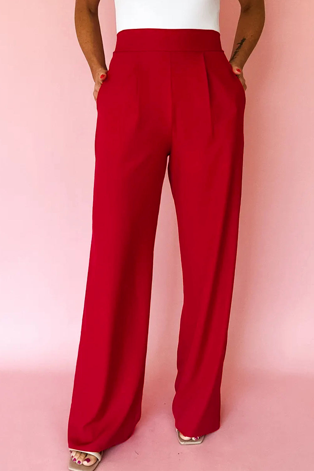 Pantalon à jambe droite avec détails plissés et taille haute élastique