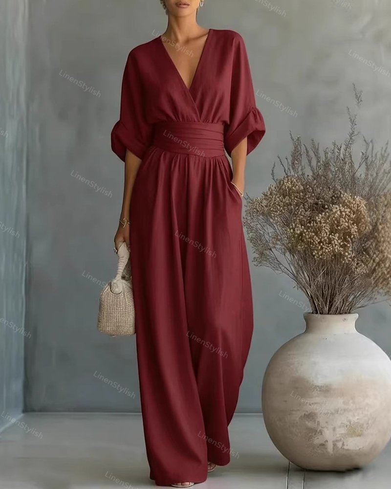Combinaison femme avec décolleté plongeant en V, ceinture et jambes larges