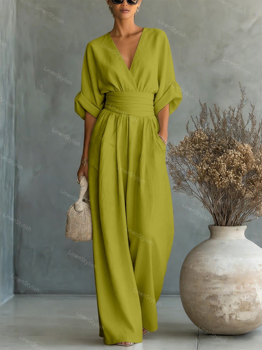 Combinaison femme avec décolleté plongeant en V, ceinture et jambes larges