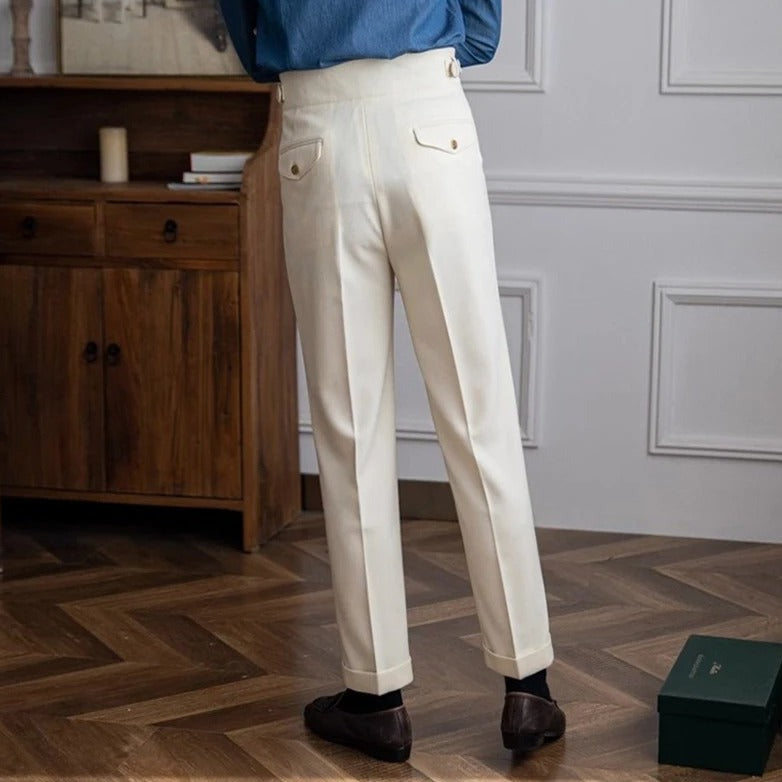 Elegant klassisk herrebuks med folder og justerbare sider