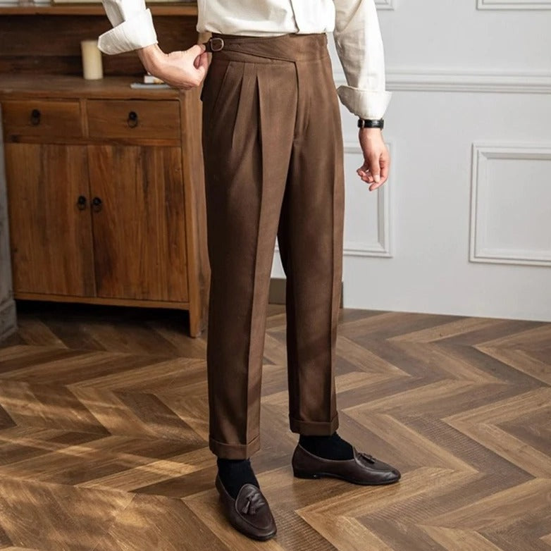 Elegantné pánske nohavice klasického strihu s bočnými nastaviteľnými pásmi