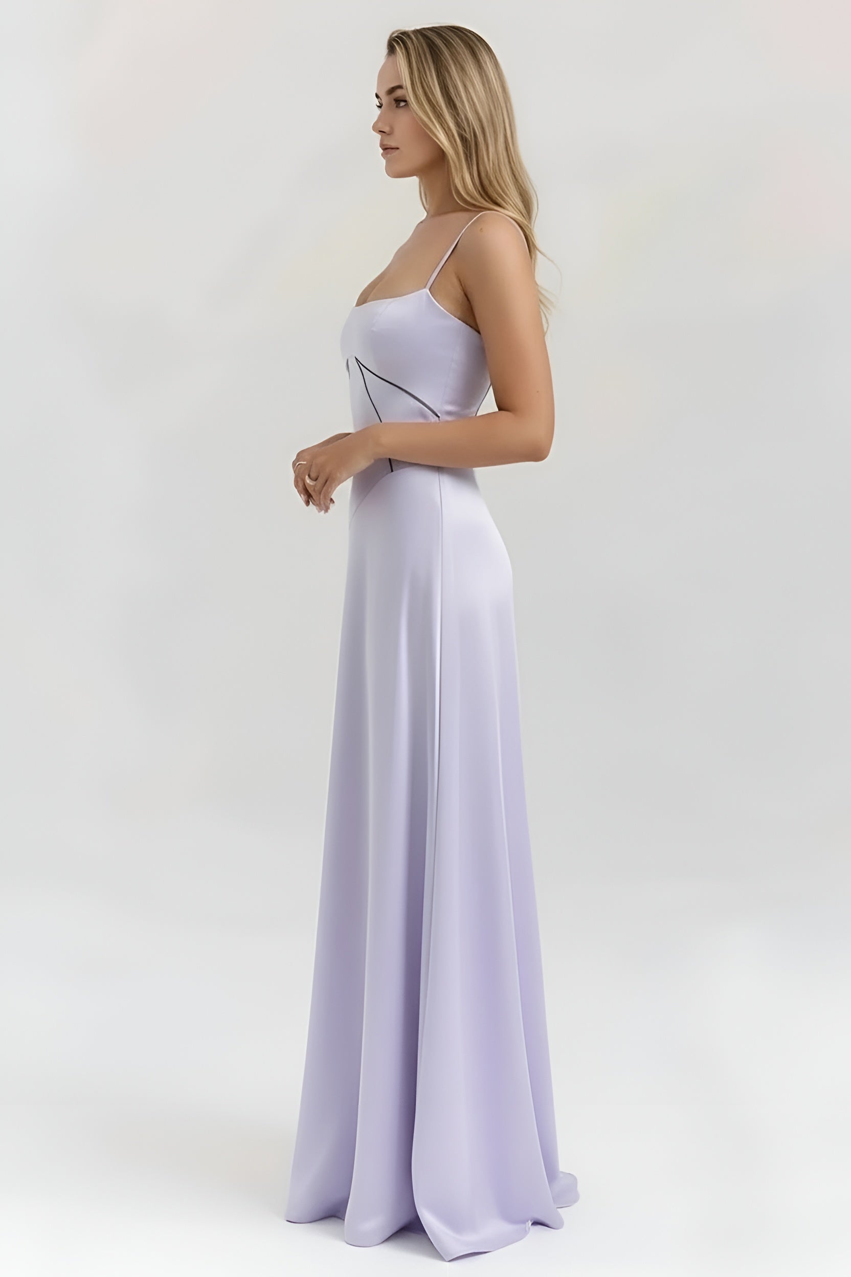 Długa sukienka damska elegancka z cienkimi ramiączkami i dopasowanym gorsetem, sukienka wieczorowa maxi