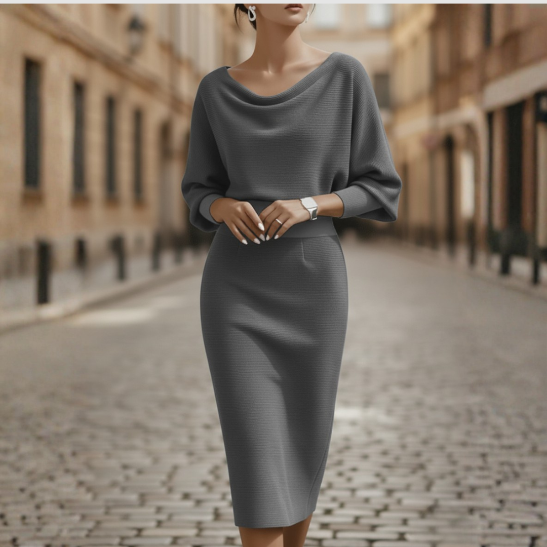 Robe élégante pour femme avec col large en tissu doux