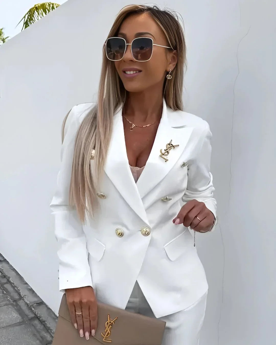 Ensemble élégant pour femme avec blazer croisé et pantalon assorti